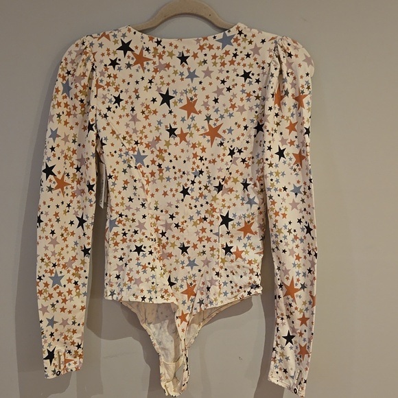 Intamately Women’s Long Sleeve Star Print V-Neck Bodysuot - White/ Cream Size S - Picture 7 of 7